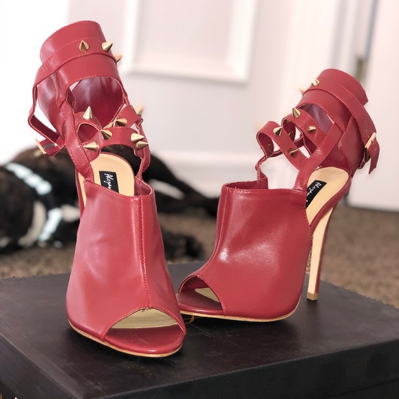 Alejandra G “Fiona” Heels - Picture 4 of 5
